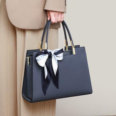 2025 Autumn Winter New Tote Handbag for Women, High-End Large Capacity Mom Bag, Wedding Bag, Box Bag for Middle-Aged Ladies
