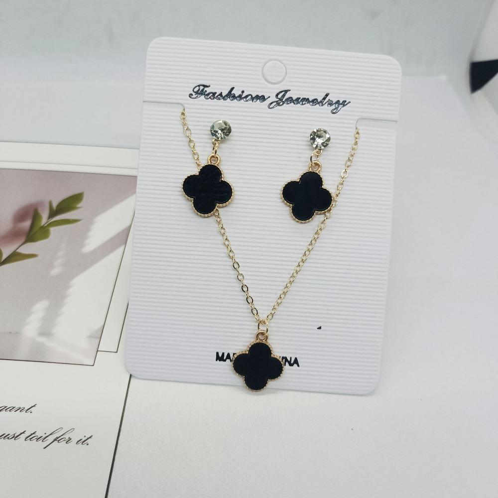 Four-leaf Clover Jewelry Set for Women Simple Lucky Flower Necklace and Earrings Set