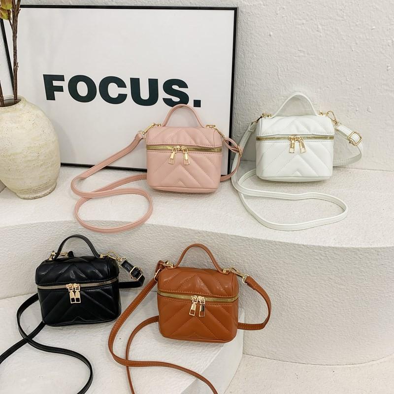 Trendy Color Solid Chain Bag For Kids Ideal For School And Outings Daily