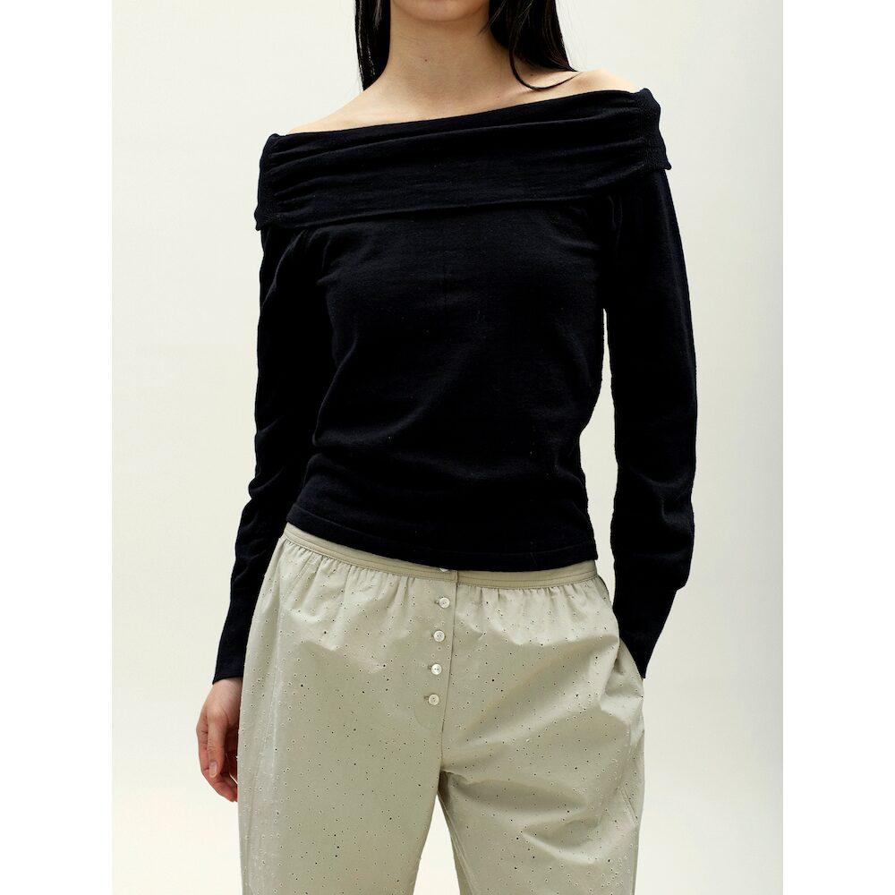 Anggae Off Shoulder Pullover Black
