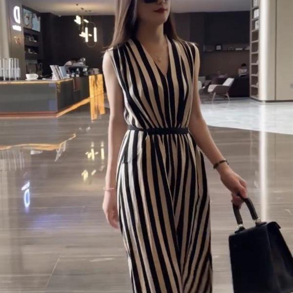 2026 Summer V-Neck Sleeveless Belted Striped Dress - Women's Fashionable and Slightly Mature Style