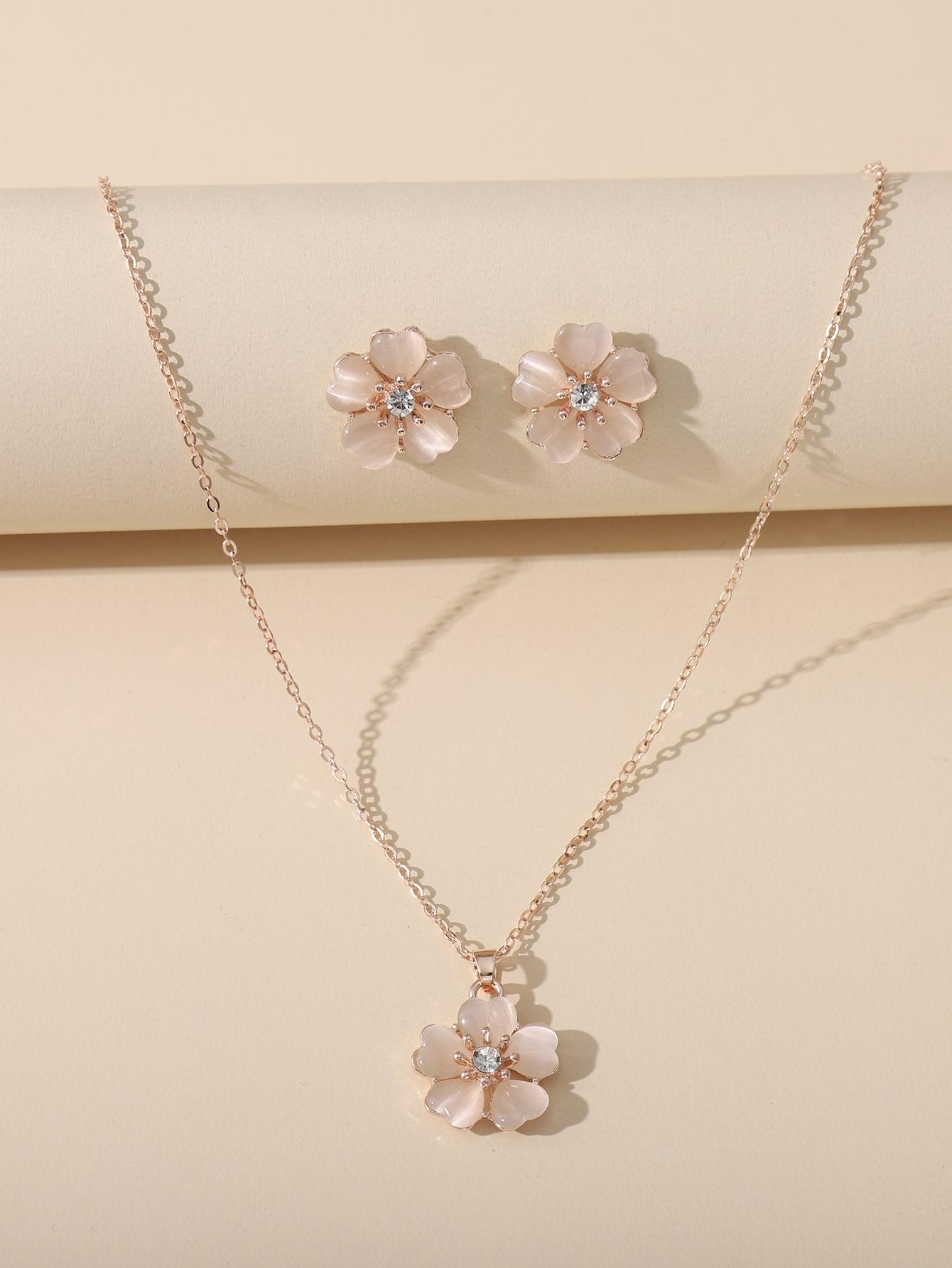 

Ожерелье и серьги с цветочными подвесками