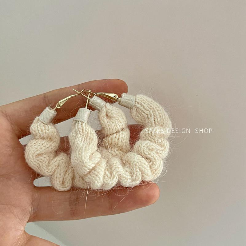 Korean Style Autumn/Winter Knitted Wool Ear Hoops - Retro, Simple, and Versatile Niche Design