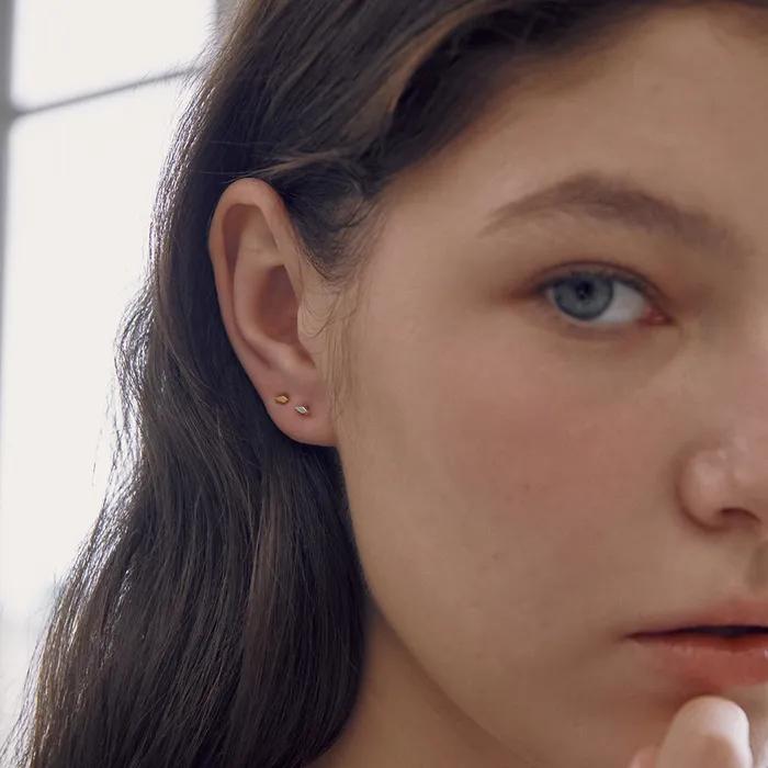 [Worn by Actress Kim Si-a][3rd Reorder] 925 Silver Flare Mini Pebble Earrings