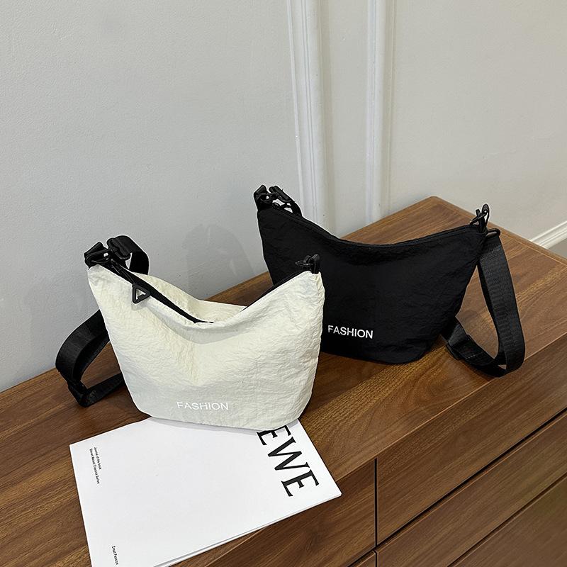 Casual nylon cloth oblique span small bag female super cool wind lightweight trend versatile single shoulder armpit dumpling bag