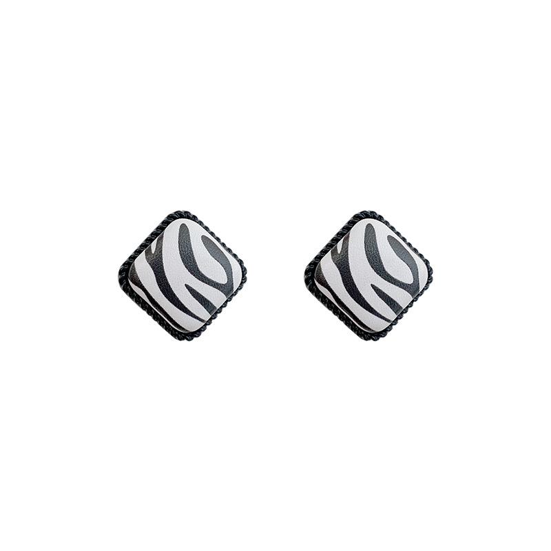 Silver needle black and white checkerboard stud earrings femininity retro niche design earrings new ear jewelry
