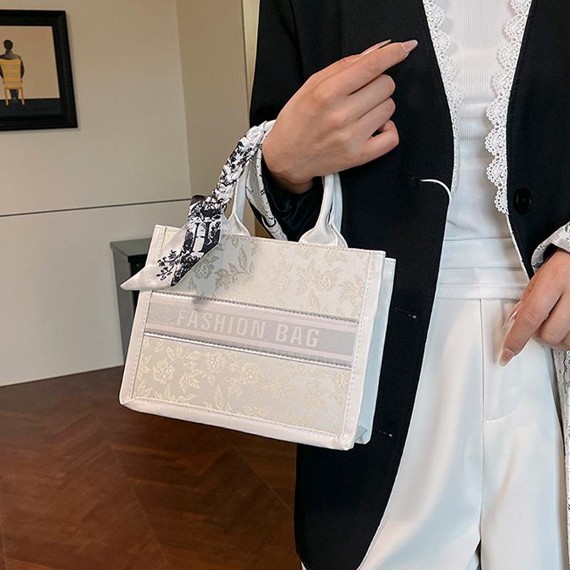 Premium Sense Niche Bag Women's 2025 Summer New Trendy Fashion Shoulder Bag Women Ins Fashion Versatile Handbag