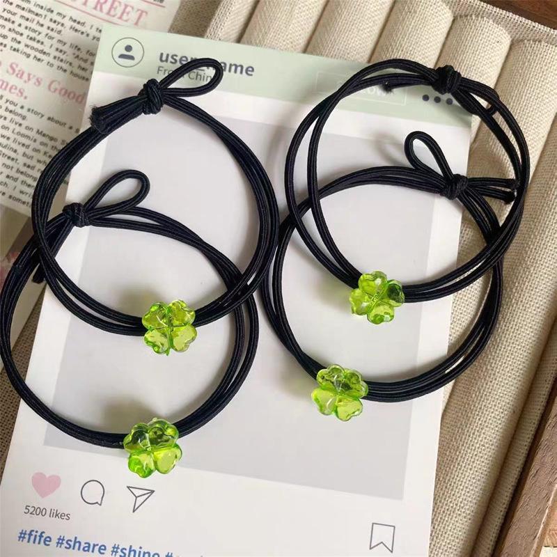 

Резинка для волос Mori Girl Четырехлистный клевер - Милое цветочное украшение для хвостика и универсальный сказочный аксессуар.