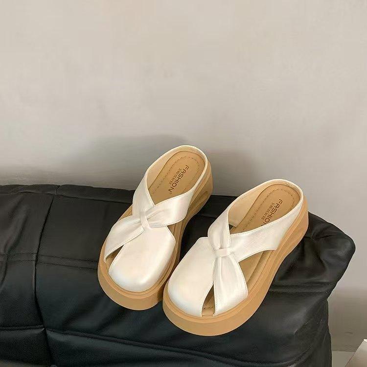 Thick-soled hollowed-out bag head half slippers, new small high-end cool slippers for summer wear and New Year's wear