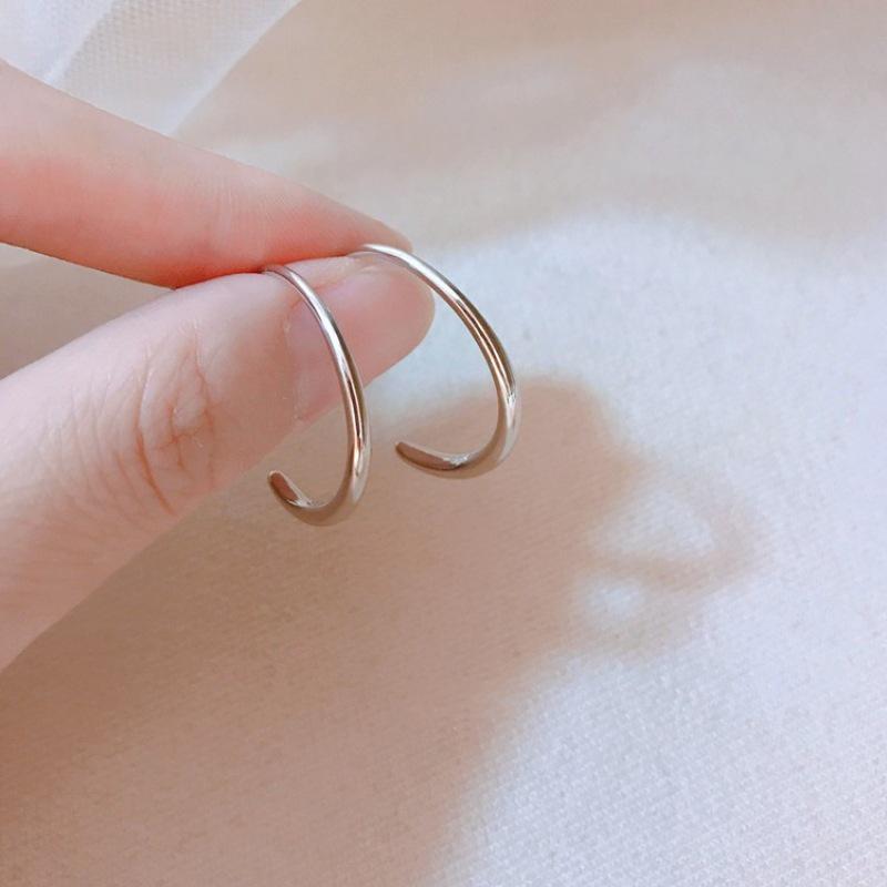 Elegant Geometric Circle Earrings for Women - Trendy, Versatile, and Stylish Ear Cuffs