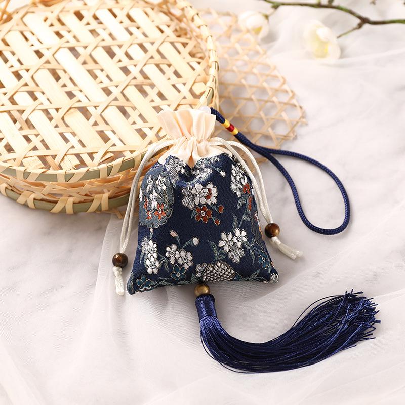 Ping An Cultural Scenic Amulet: Hanfu Style Sachet Pendant for Safety and Luck