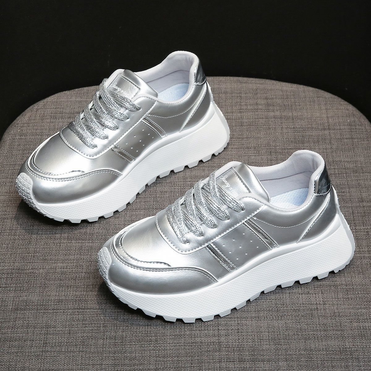 

Туфли на платформе Женские Летние Женские Дышащие Взрывные Повседневные Спортивные Папины Кроссовки 35 серебряный