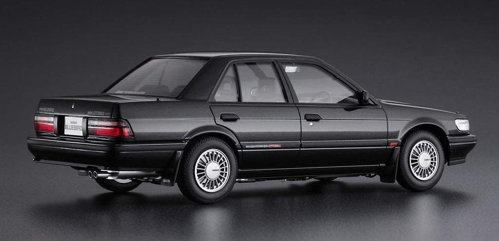 Hasegawa Historic Car Series Nissan Bluebird Sedan SSS Attesa Limited Early Model Plastic Model Kit HC33 1/24 4-Door (U12 Type)