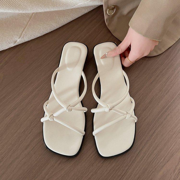 

French evening slippers wear women s shoes in the summer of 2025 new retro thin strap toe beach flat sandals 40