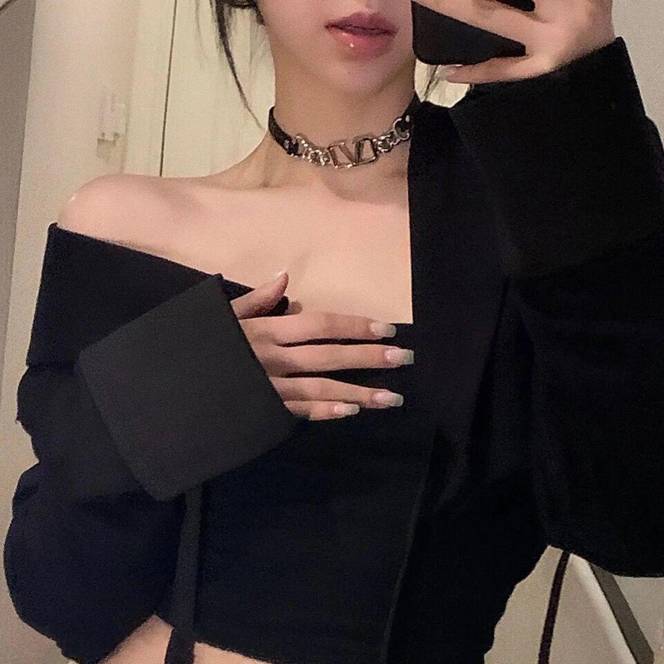 Chic High-End V-Letter Metal and Leather Choker for Women