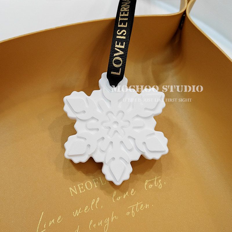 Car Perfume Pendant Snowflake High-End Rearview Mirror Hanging Ornament for Men and Women Car Interior Fragrance Aroma Diffuser Stone Gift Style 1 (Gift Box)