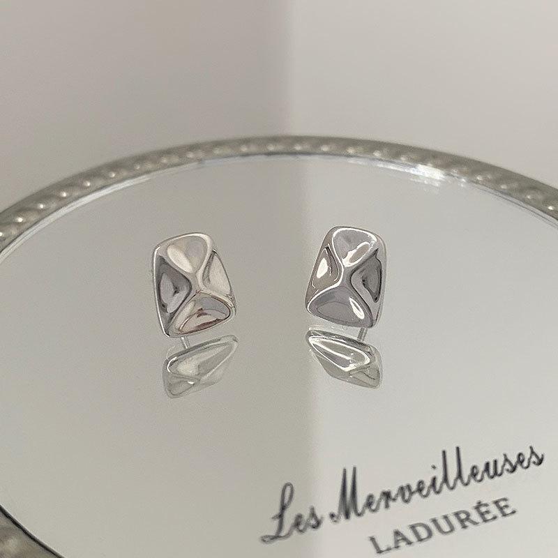 Folded Geometric Design Irregular Texture Metal Studs Texture Square Studs