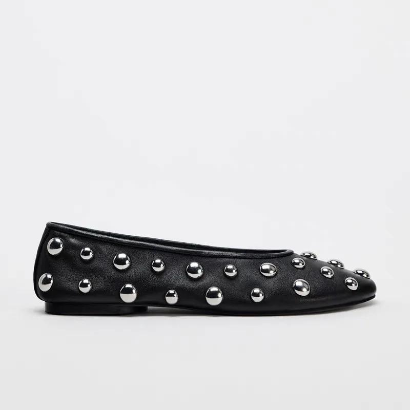 2024 Neue Nieten Rundkopf Flache Schuhe Luxuriöse Schwarze Leder Sandale Ballett Sandalen Silberne Kugel Metall Hohl Mary Jane Schuhe 34-42