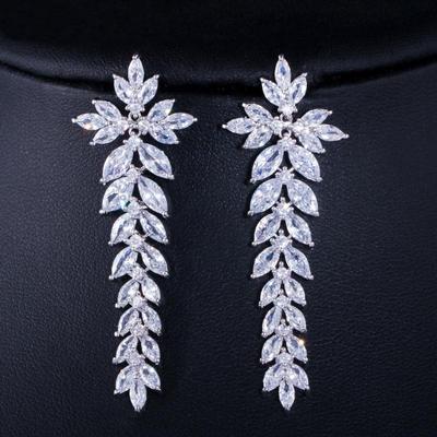 CMM Bling Biżuteria Ślubna Kolor Srebrny Inkrustowana Cyrkoniami Sześciennymi AAA Długie Kolczyki z Zawieszką w Kształcie Liścia