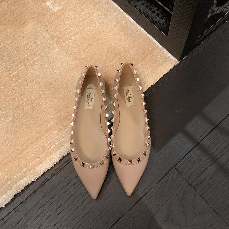 [sheii Su Yinyin] Valentino~ Pointed Head Shallow Mouth Rivet Flat Shoes Women's Single Shoes Wedding Shoes Banquet Women's Shoes