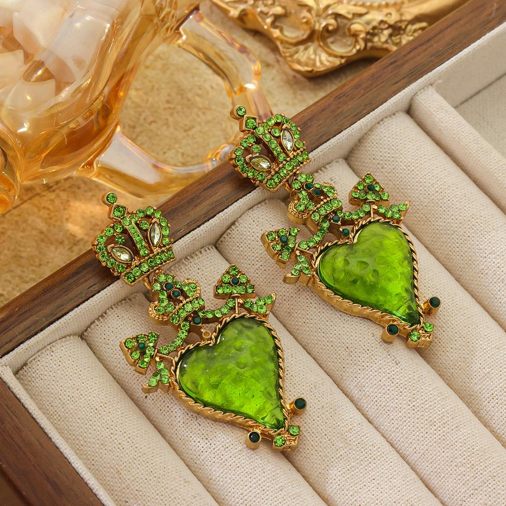 Qingdao Vintage French Light Luxury Green Love Crown Earrings Personality Long Fashion