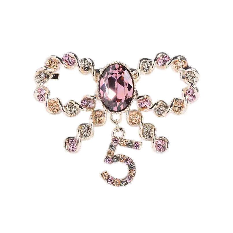 Temperament Bow 5-Character Brooch Personality Crystal Brooch Niche Premium Design Pin Suit Accessories