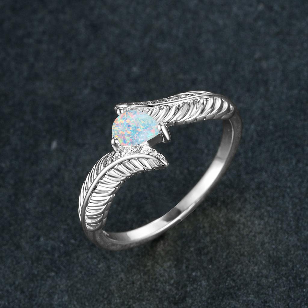 New Personalized Retro Style Gold Water Droplet Three Claw White Feather Womens Versatile Ring