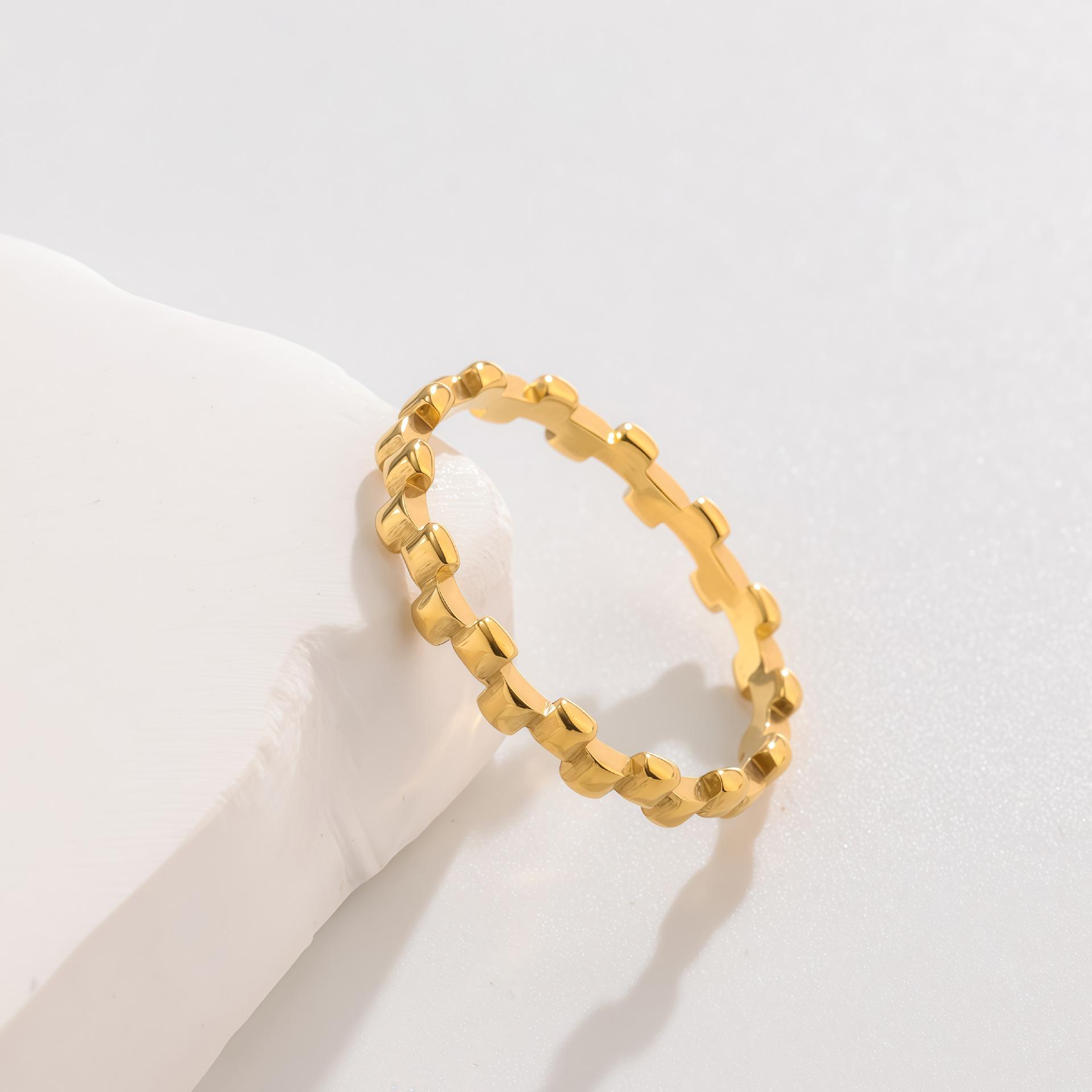 

Titanium Steel 18K Gold Bag Fashionable And Versatile Chic Small Square Ring Does Not Fade Index Finger Girlfriend Ring no. 6