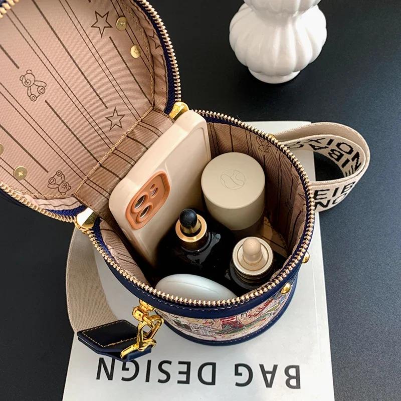 Bear Pattern Cylinder Bag Stylish and Playful One Shoulder Crossbody Bag