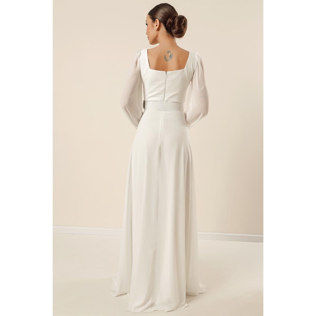 Długa suknia wieczorowa z szyfonu i paskiem w talii