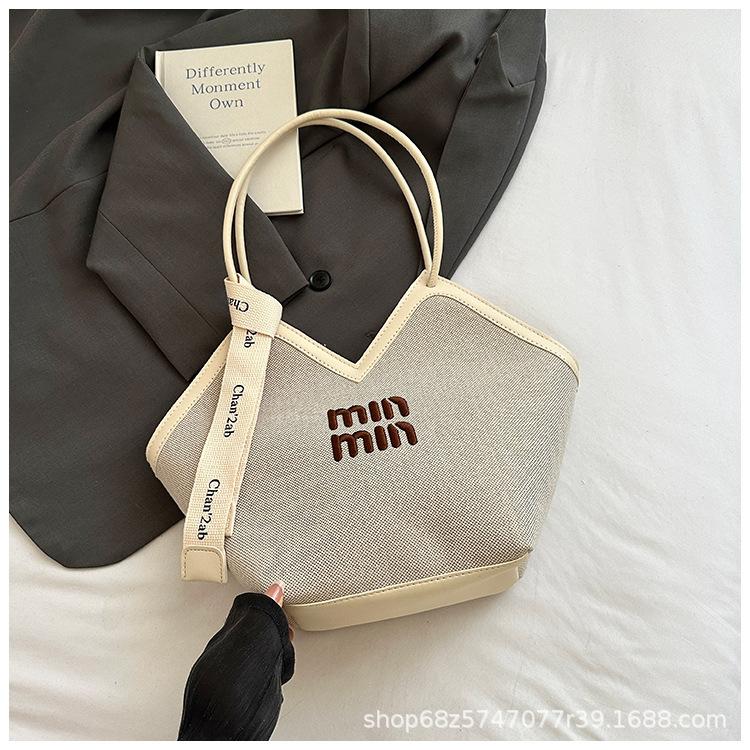 

Retro fashion tote bag women s 2025 new trendy casual large-capacity underarm bag, high-end single shoulder commuter bag