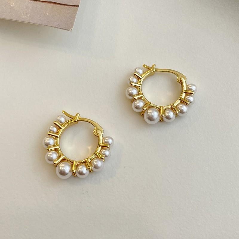 European and American personalized light luxury exquisite pearl circle earrings retro elegant Shu Xiaoxiangfeng design earrings