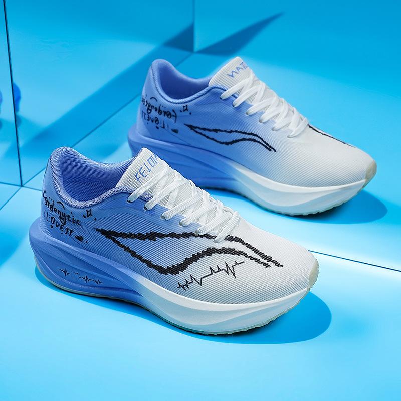 

Граффити действительно взрывоопасные кроссовки для бега летающие электрические спортивные туфли для мужчин и женщин учеников средней школы весна новые ультралегкие гоночные туфли ca 34