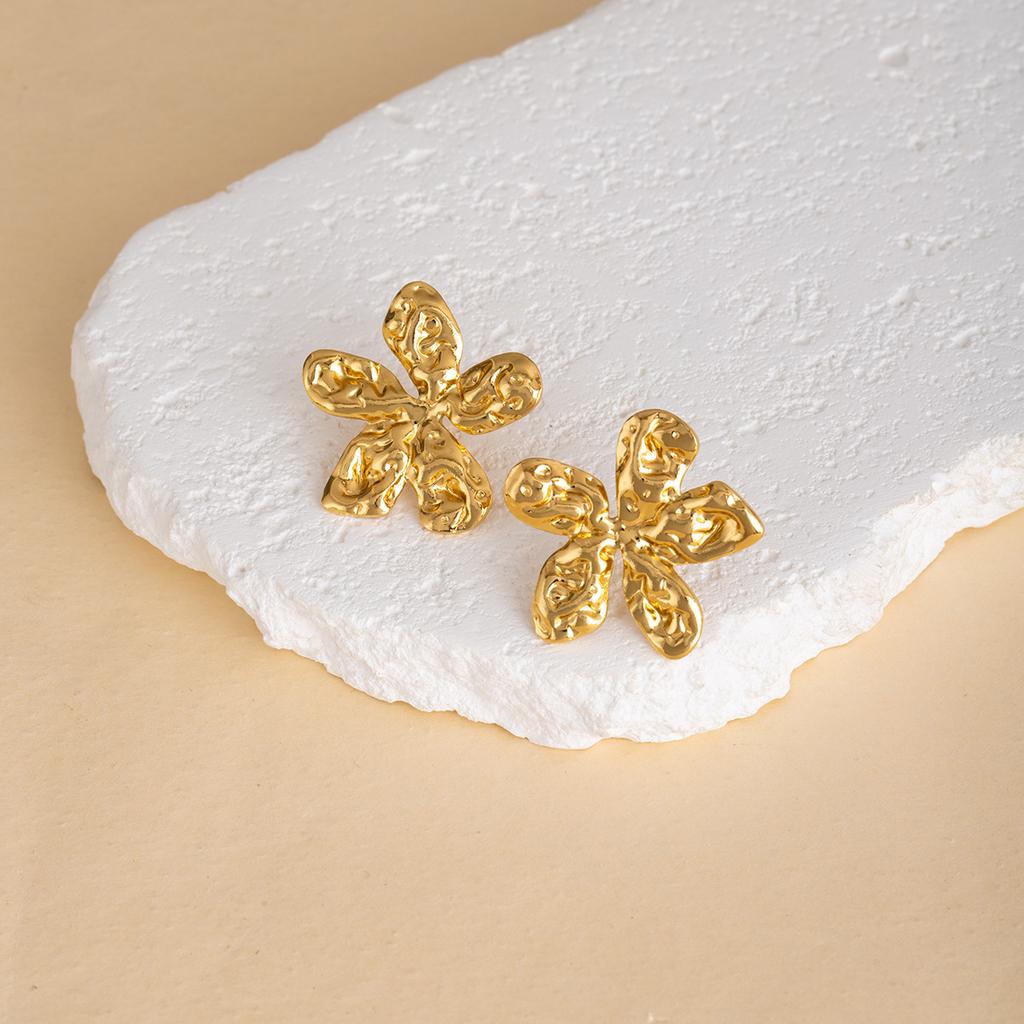 Retro Gold Style Flower Stud Earrings Light Luxury High Sense Natural Style Niche Earrings Women