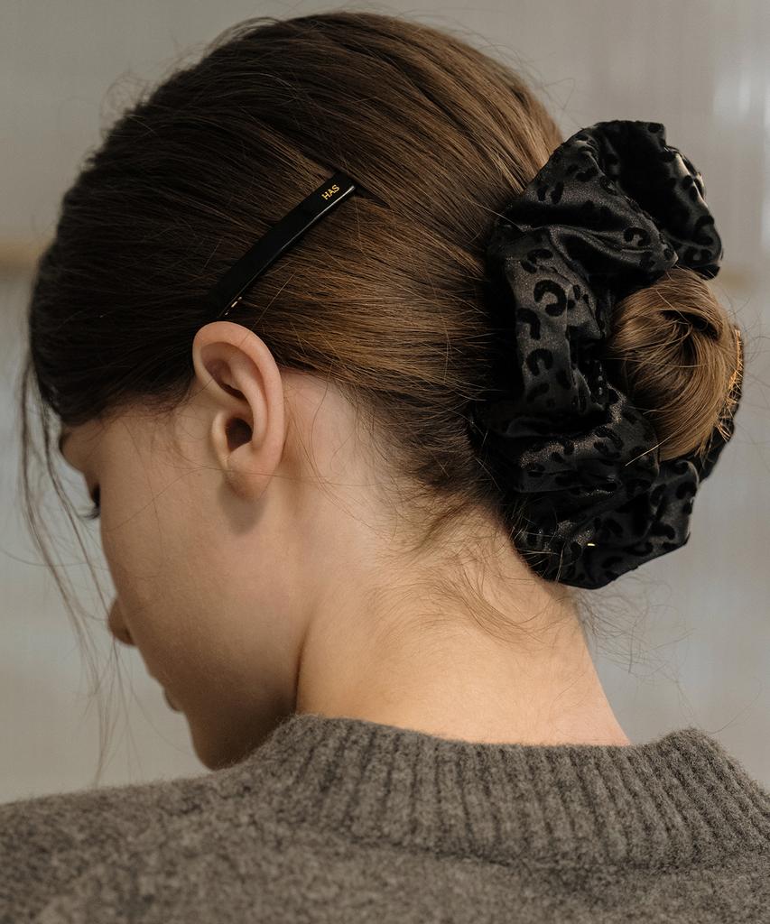 Has Hon006 Leopard Velvet Textured Scrunchie