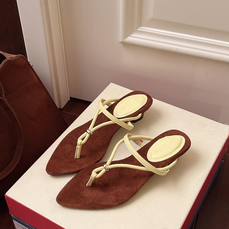 Niche Can Wear Two Pointed Sandals for Women's New Versatile Casual Temperament Low-heeled Flip-flops Sandals Tide