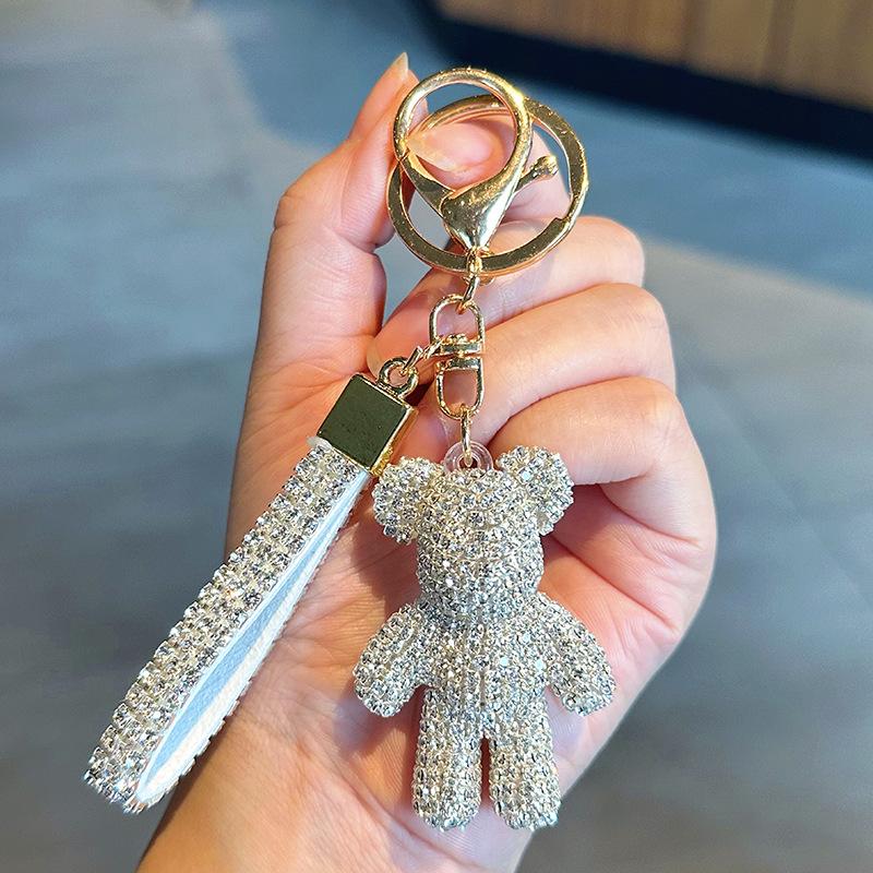 High-End Diamond-Encrusted Violent Bear Keychain, Fashionable Light Luxury Girls' Car Key Chain Pendant, Exquisite Bear Keychain.