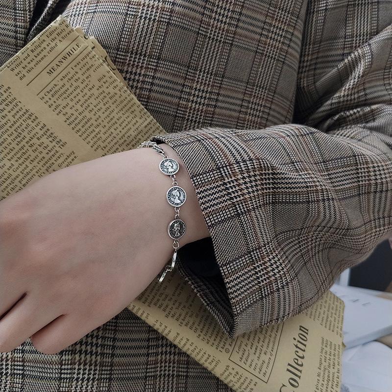 Korean Retro Figure Bracelet for Women: Trendy, Versatile, and Simple Hip Hop Accessory for Students.