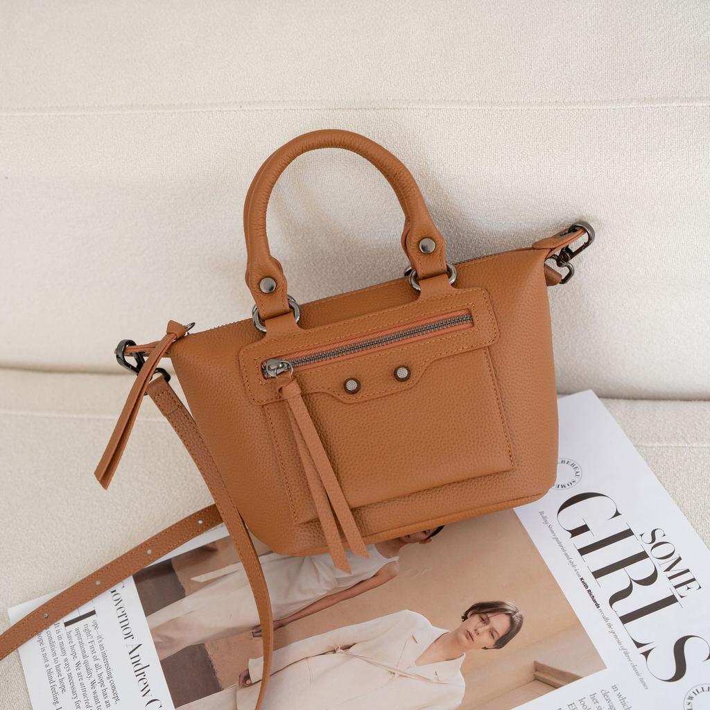 Cowhide Women's Bag with One Shoulder Oblique Span, Niche Fashion and Generous Practical Shell Shopping Bag Oblique Span Bag