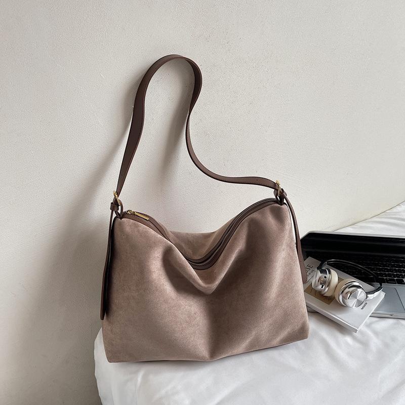Suede Bag Women's Large Capacity 2025 New Autumn and Winter Matte Retro Messenger Bag Casual Commuter Tote Bag