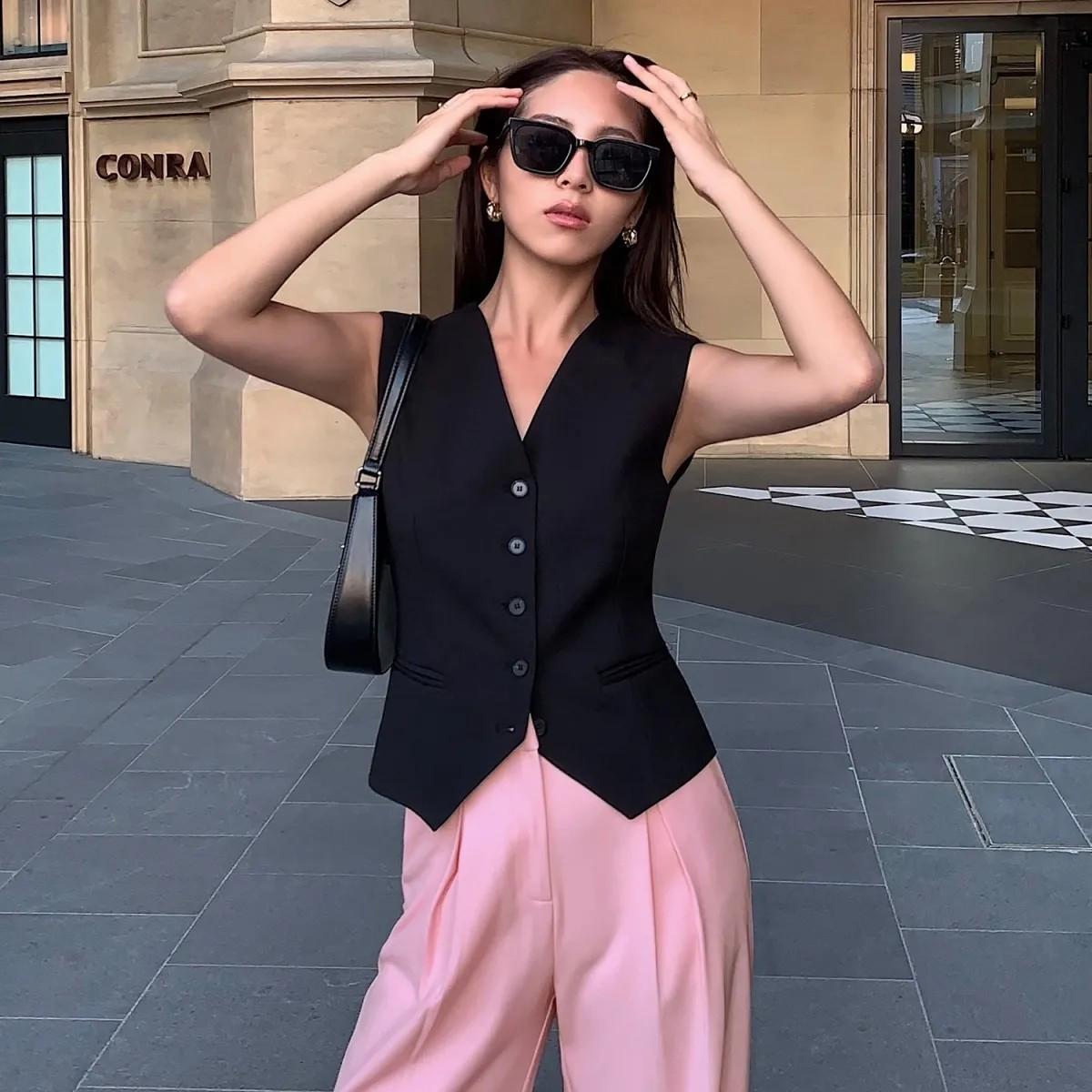 

Women s Retro Black V-neck Sleeveless Suit Vest L