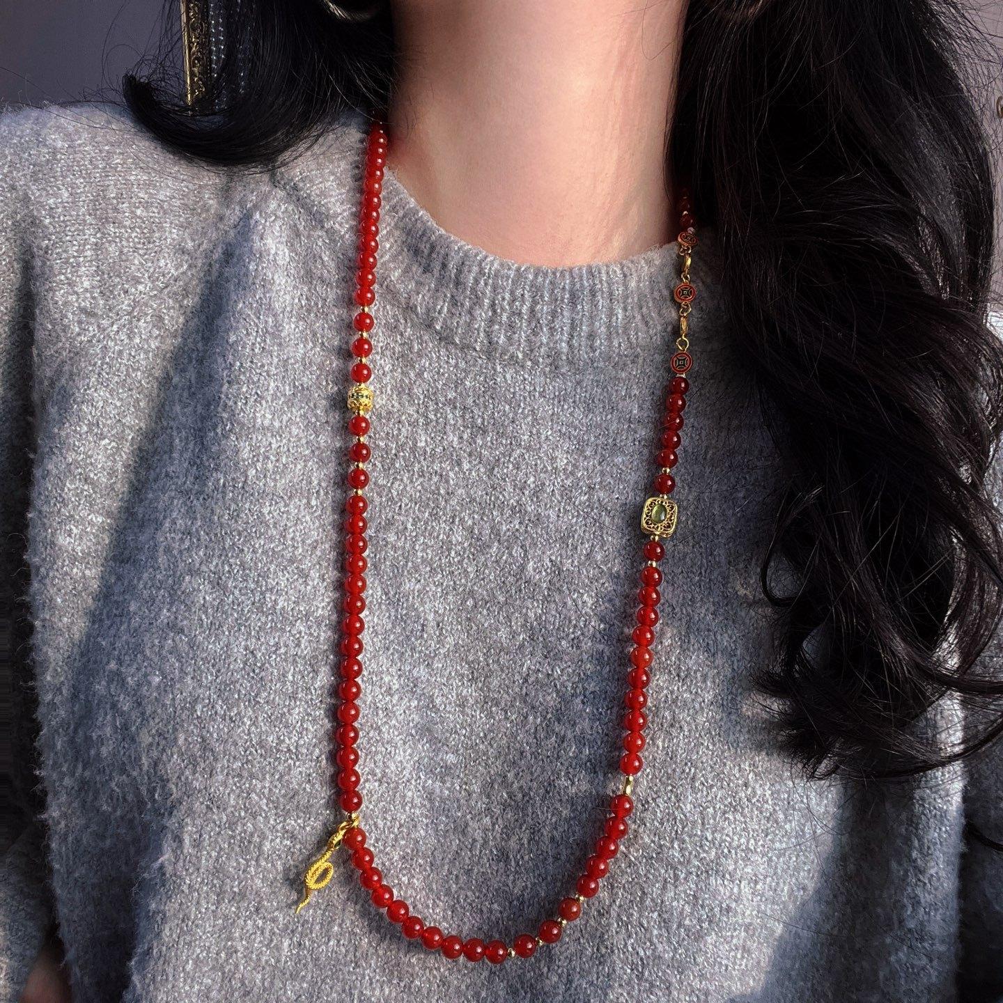 

Vintage High Quality 7A Pigeon Blood Red Chalcedony Design Sense Sweater Chain Necklace Collarbone Chain Female