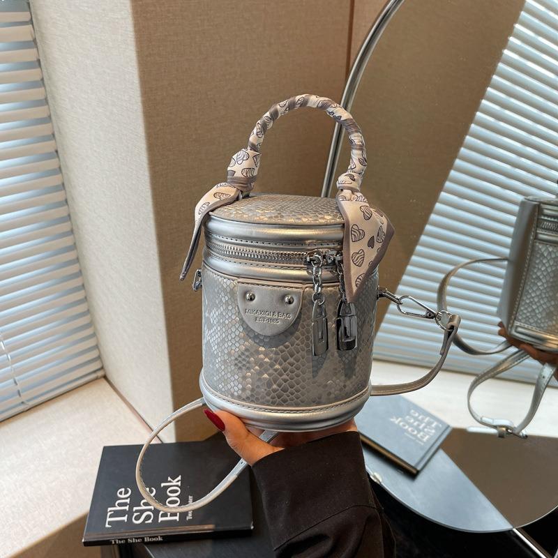 

Весенний новый продукт модная свежая повседневная портативная сумка-ведро темпераментная женская сумка-мессенджер для поездок на работу серебряный