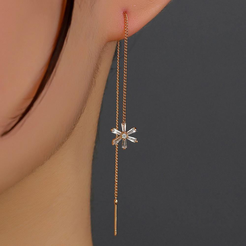 

European & American Fashion Alloy Flower Zircon Earrings: Creative, Versatile, Street Style for Women