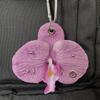 Dekorace na batoh Klíčenka s orchidejí Phalaenopsis Dárky Simulace Květinový přívěsek Taška