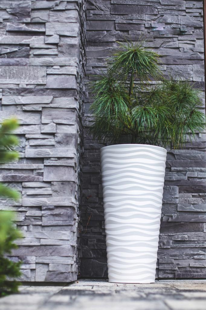 Sahara Dunes Slim 30 Round Flower Pot | Black