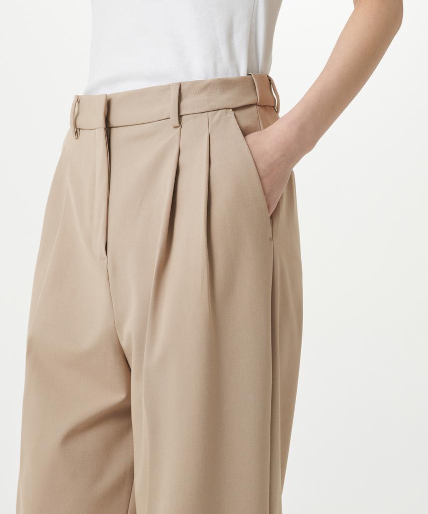 MUSINSA STANDARD WOMAN Women'S Lightweight High-Waisted Wide Hidden Elastic Waist Slacks [Beige]