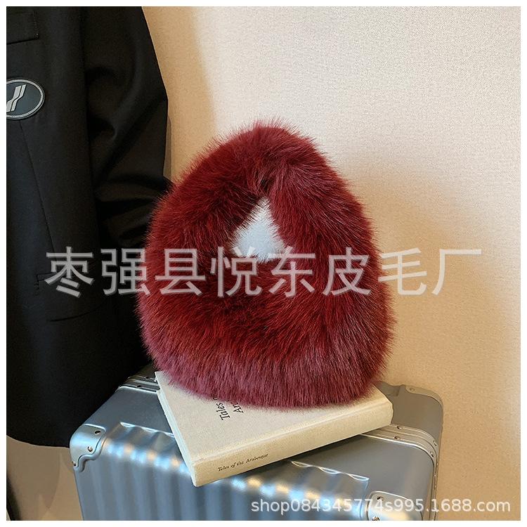 Handheld Fluffy Bag for Women's Autumn and Winter New Models. This Year's Popular Bag Has a High Sense of Niche Plush Bag and a Small Bag In Hand.