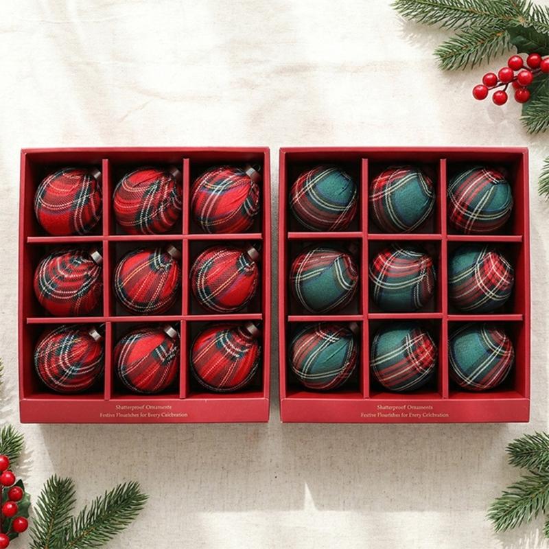 Stoffummantelte Weihnachtskugel-Ornament, 9 Stück karierte Kugeln Hängedekoration Set für Baumschmuck und Feiertagsdekorationen