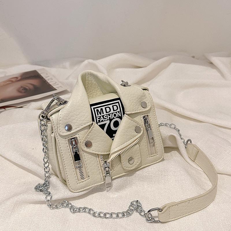 

Осінньо-зимова нова невелика квадратна сумка Сумка через плече з поліуретанової шкіри через плече з магнітною пряжкою на одне плече сумка для одягу на ланцюжку